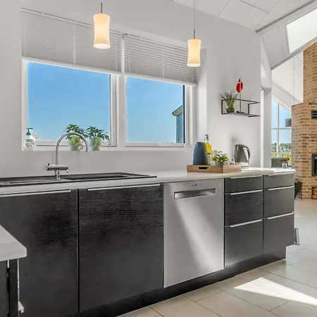 Jonas - 450m From The Sea By Interhome